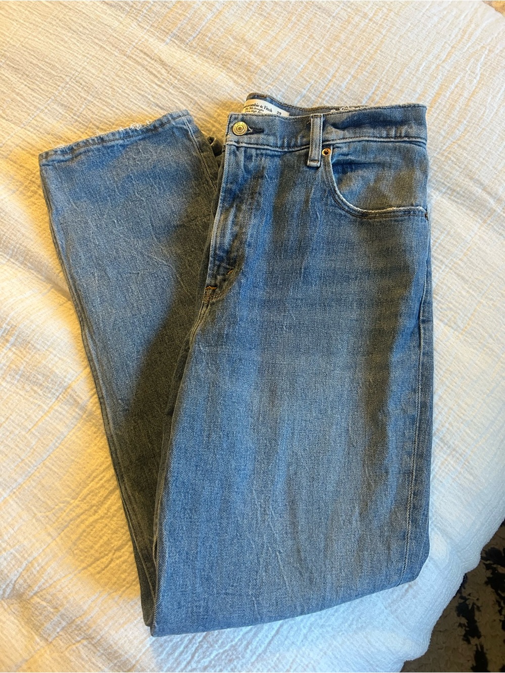 Abercrombie & Fitch Women's 90’s Straight-Leg Jeans in Medium Wash